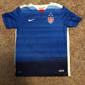 A plain usa women’s national team jersey